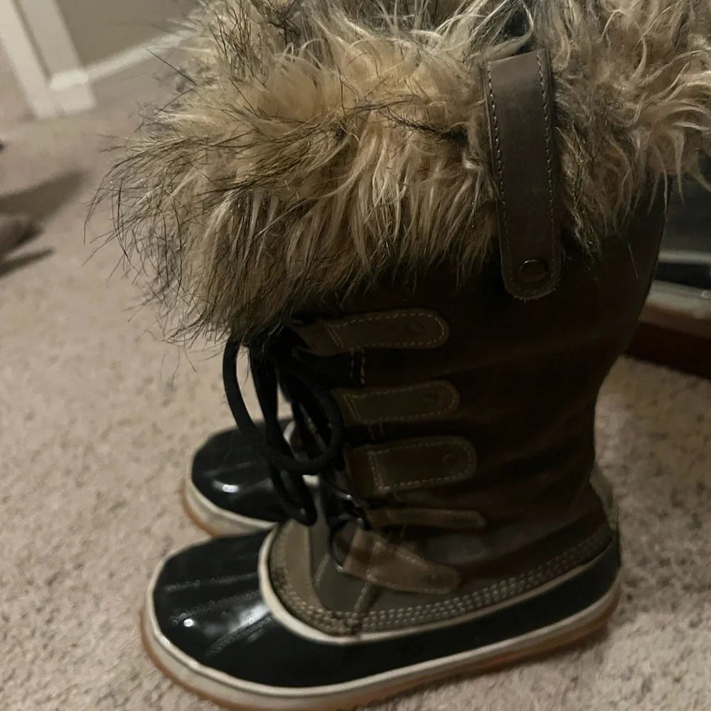 Sorel Brown Faux Fur Trim Winter Boots